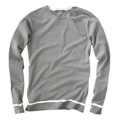 Crew neck sweater buttoned at the shoulder, 100% cotton